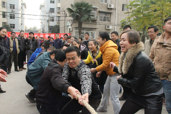 冬季拔河比赛